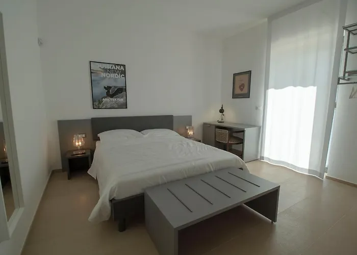 White Moon אוסטוני